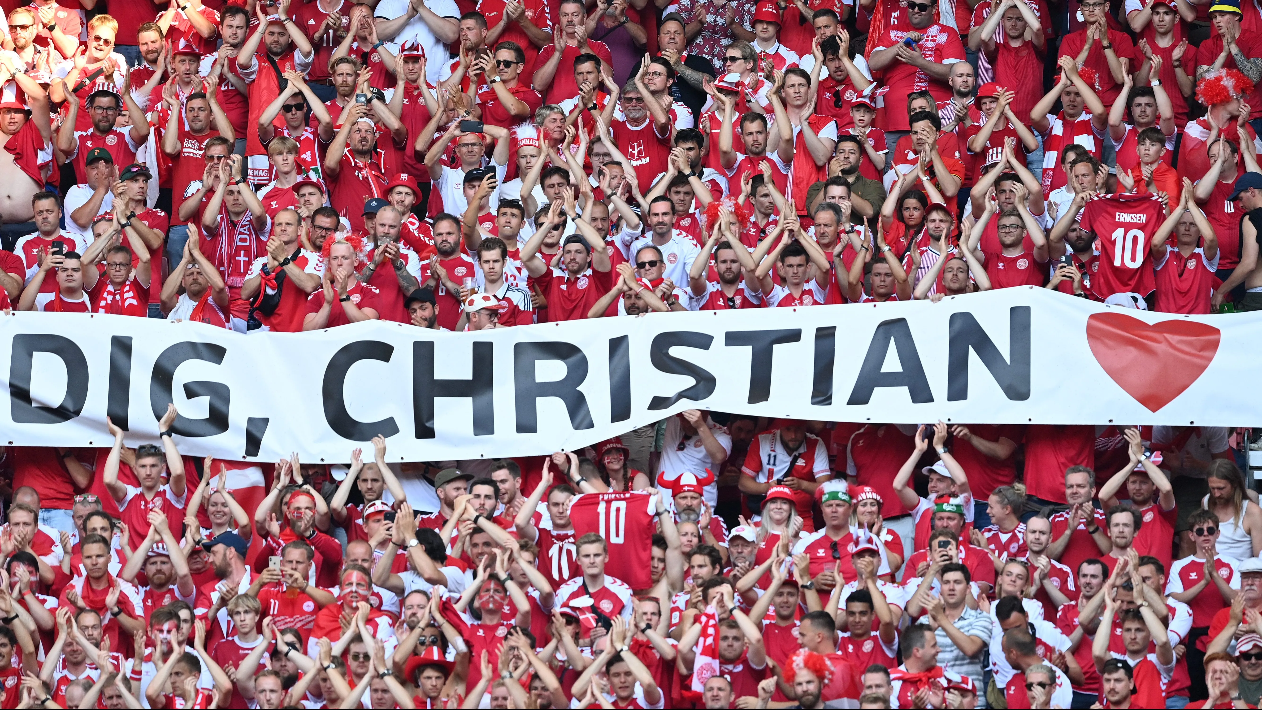 Eriksen é muito amado pelos torcedores - (Photo by Stuart Franklin/Getty Images).