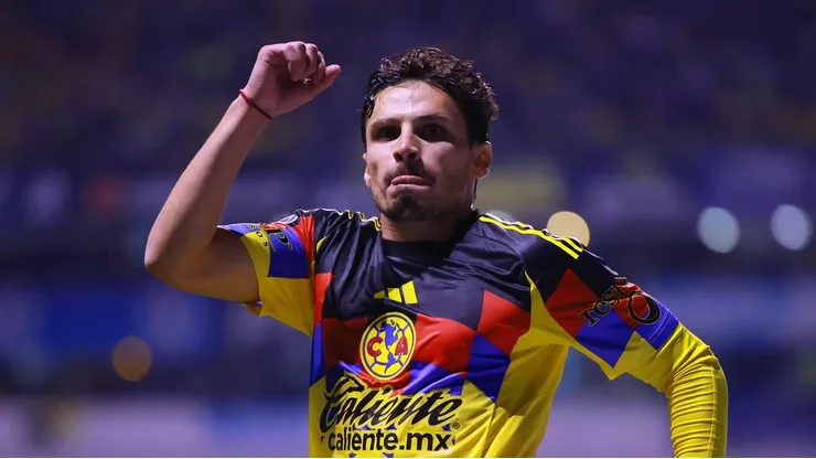Raphael Veiga em campo pelo América-MÉX. (Photo by Manuel Velasquez/Getty Images)