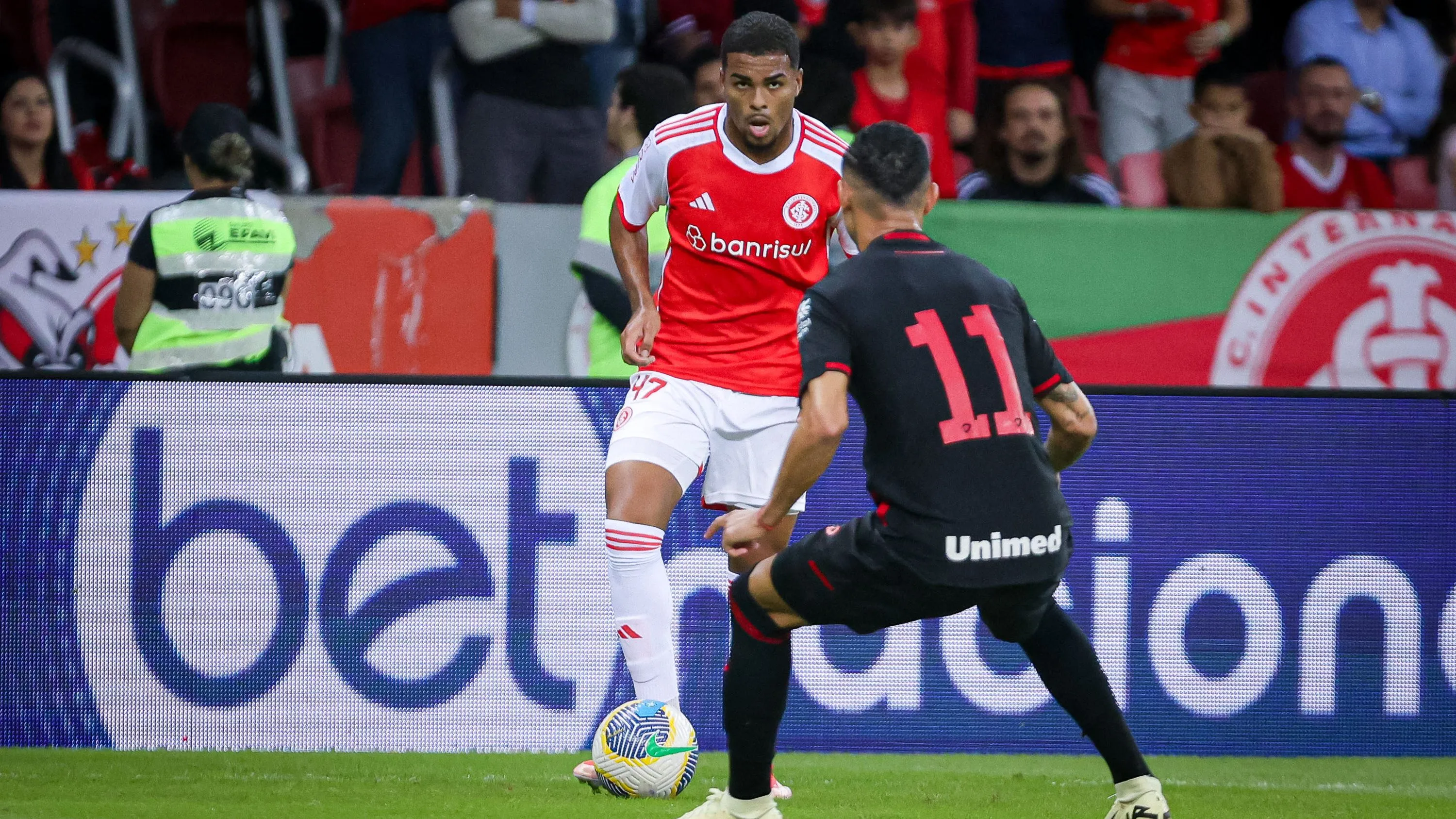 Gustavo Prado jogador do Internacional durante partida contra o Atletico-GO no estadio Beira-Rio pelo campeonato Brasileiro A 2024. Foto: Maxi Franzoi/AGIF