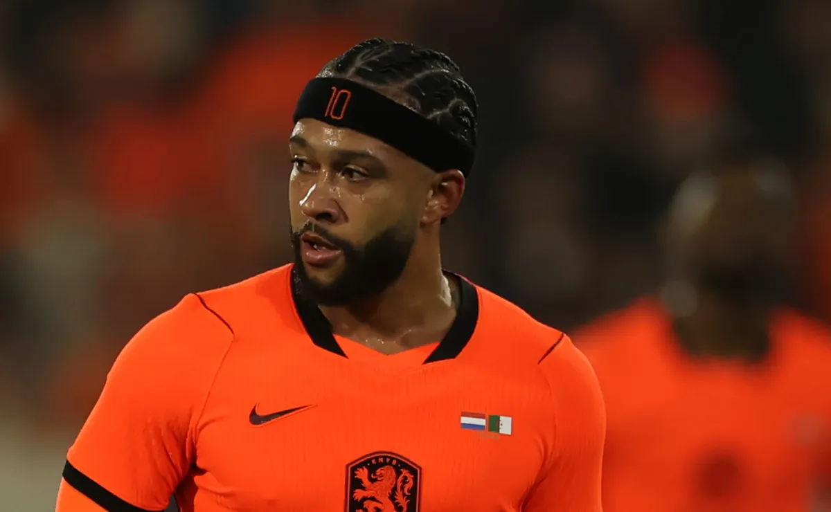 Memphis fica no banco em Holanda x Uzbequistão e pode ser reserva na Copa