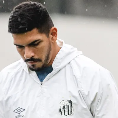 João Paulo deve ser titular no Santos com saída de Brazão