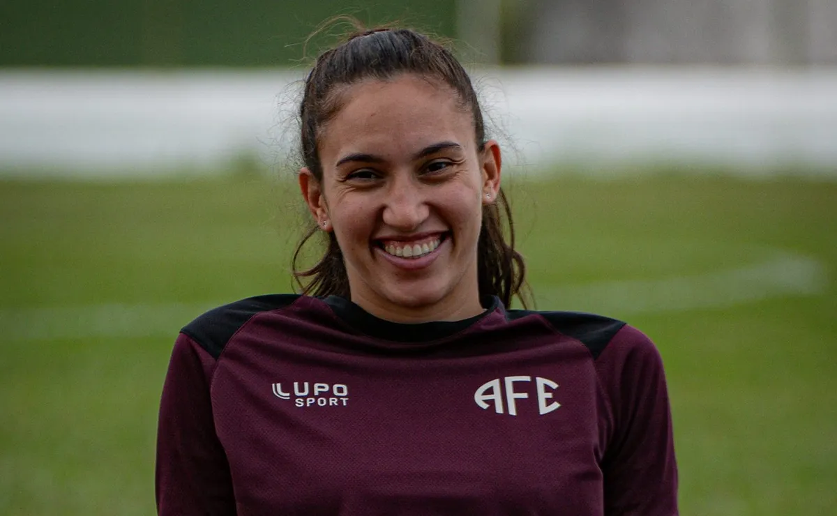 Zagueira Camila Soares alcança a marca de 100 jogos pela Ferroviária