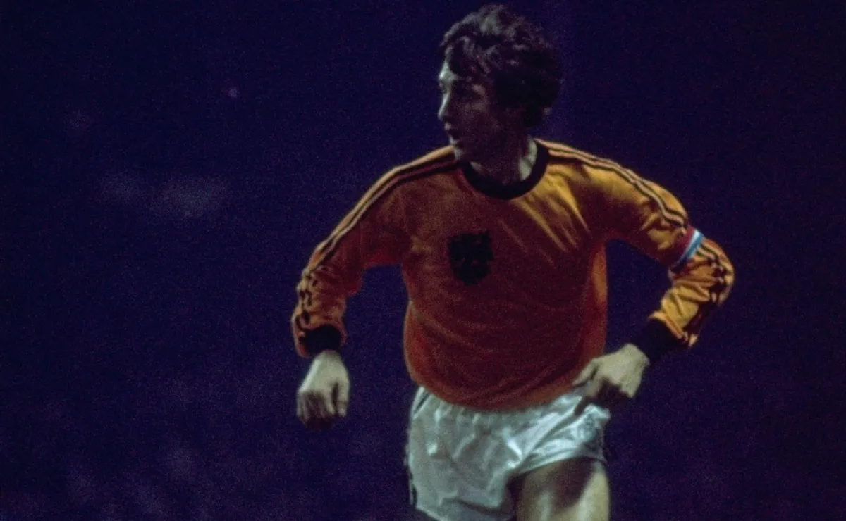 Johan Cruyff, o gênio da Holanda que revolucionou o futebol total nas Copas do Mundo FIFA