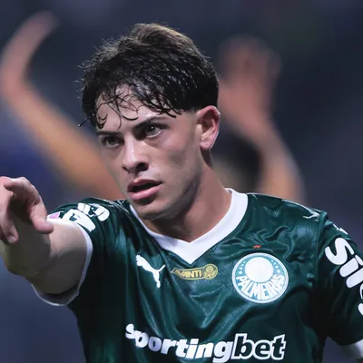 Giay fica a um passo da Copa após reviravolta na Argentina