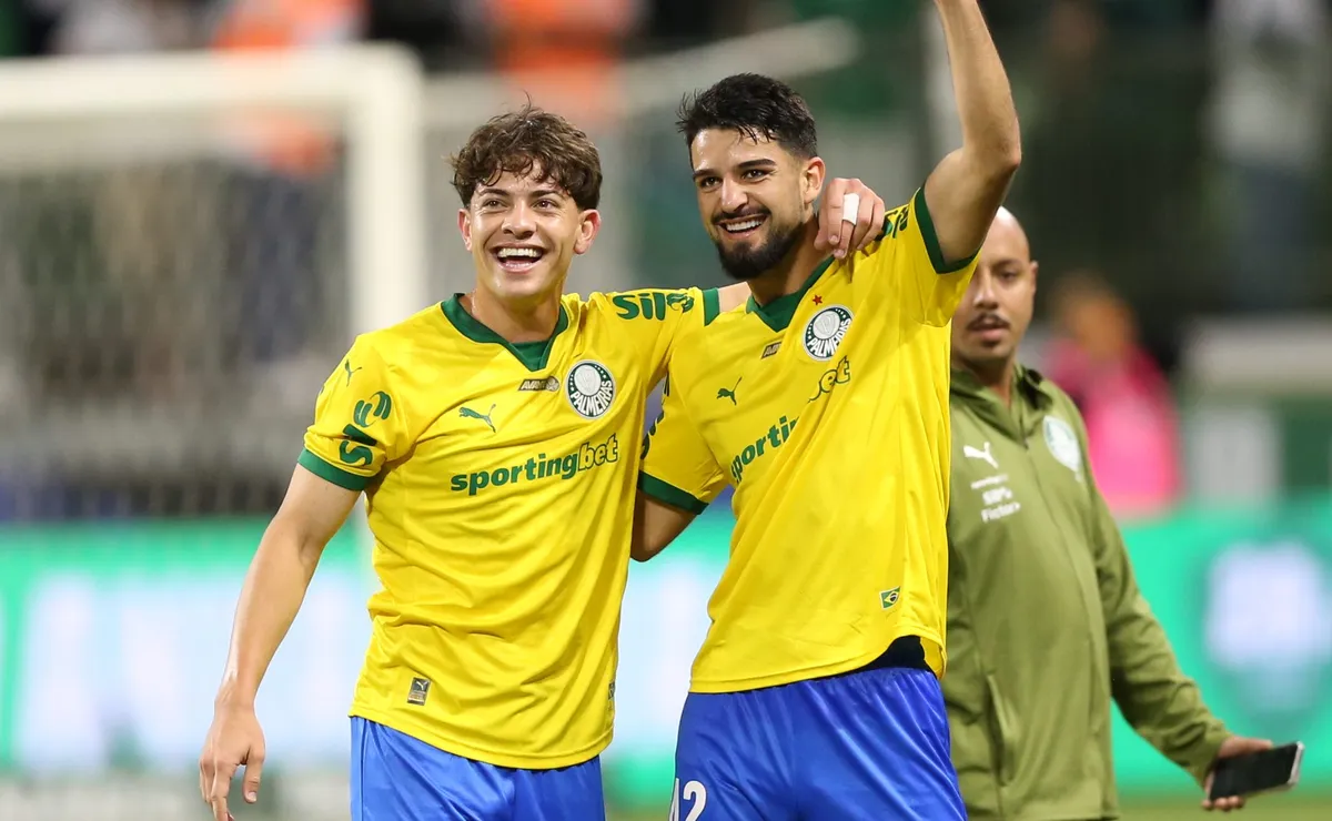 Flaco ganha espaço enquanto Giay vê chances diminuírem na Argentina antes da Copa