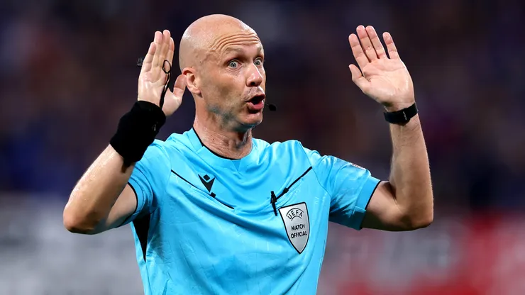 Anthony Taylor é um dos principais árbitros do futebol mundial - Foto: Carl Recine/Getty Images