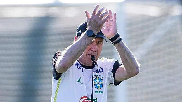 Ancelotti comanda treino do Brasil em Nova Jersey – (Photo by Ira L. Black/Getty Images)