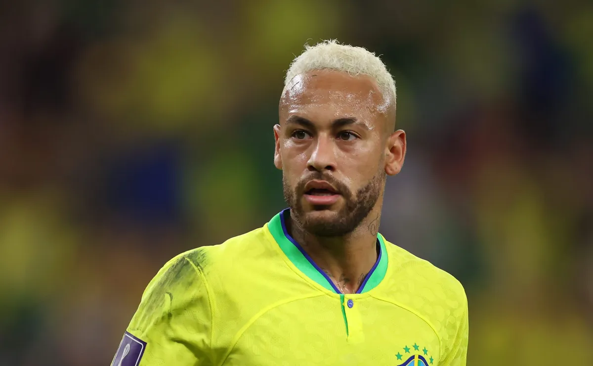 Neymar vira alvo de cobrança na Seleção e comentarista questiona transparência sobre lesão antes da Copa