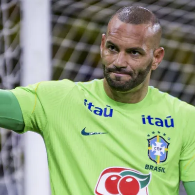 Weverton deveria ser titular do Brasil, afirma comentarista