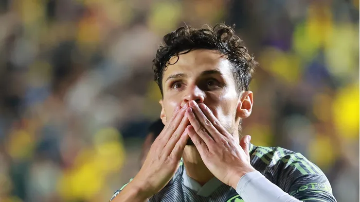 Veiga em ação com a camisa do América.