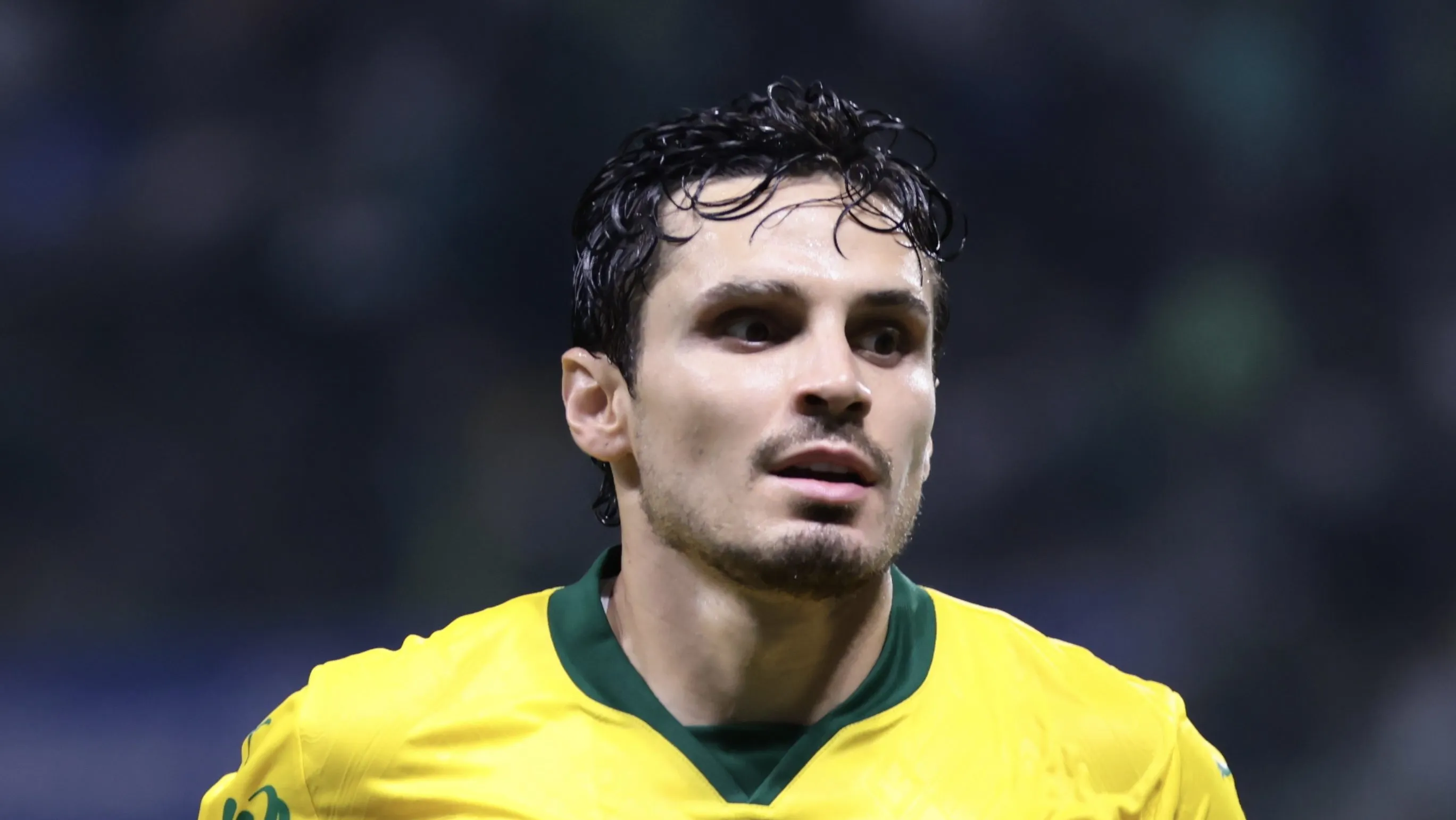 Foto: Marcello Zambrana/AGIF – Raphael em ação com a camisa do Palmeiras, clube que ele defendeu até o começo de 2026.