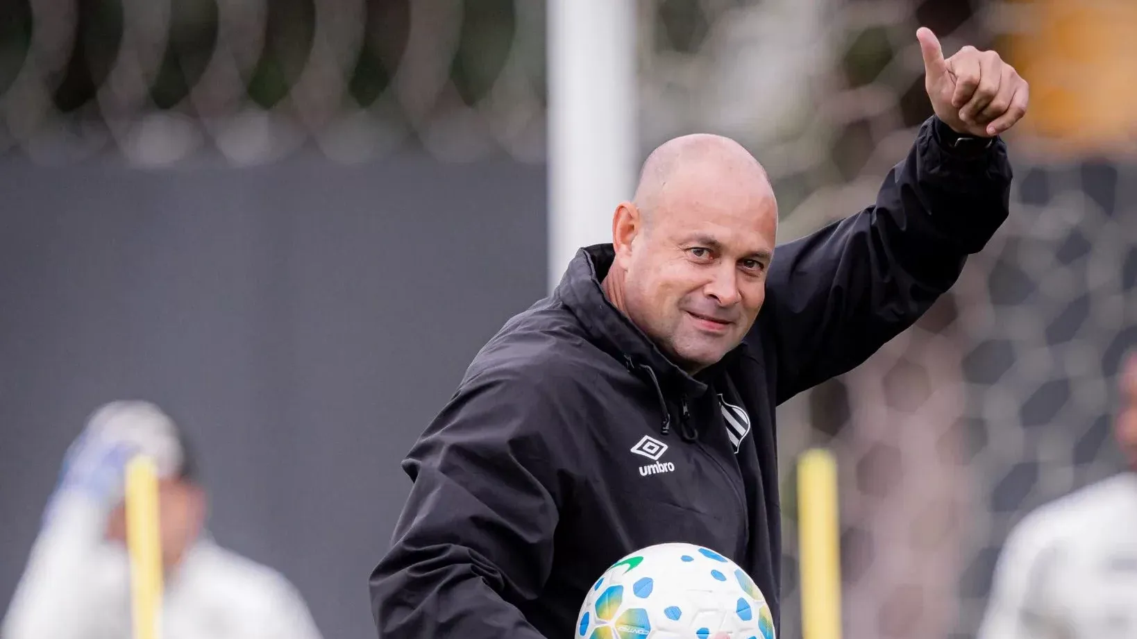 Rogério Maia deixa o Santos e voltará a trabalhar como preparador de goleiros no Inter – Foto: Raul Baretta/Santos FC