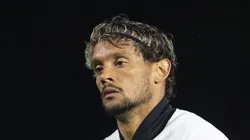 Gustavo Scarpa em campo com a camisa do Galo.
