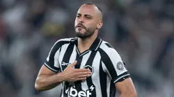 Arthur Cabral em campo pelo Botafogo. Foto: Jorge Rodrigues/AGIF