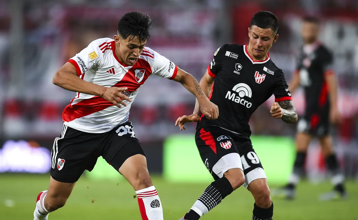 Santos esfria rumor e não avalia a contratação de Gastón Lodico para o meio de campo