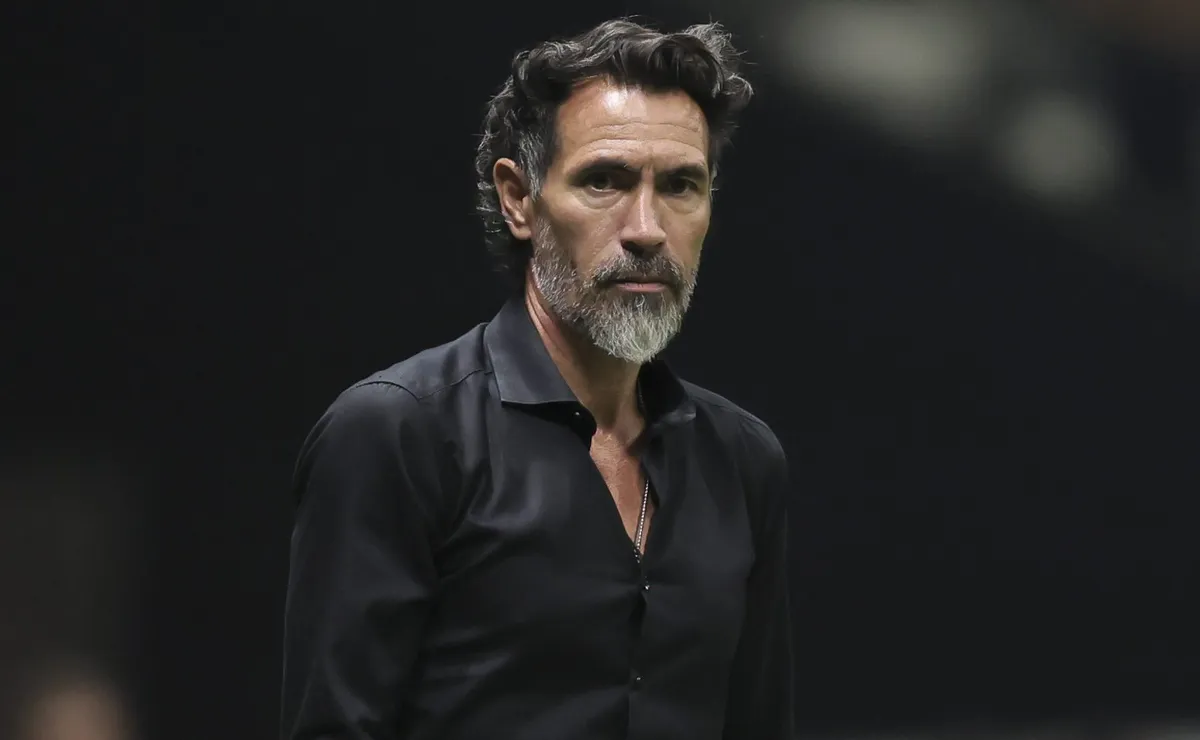 Eduardo Domínguez completa 100 dias no comando do Atlético Mineiro com exatos 50% de aproveitamento