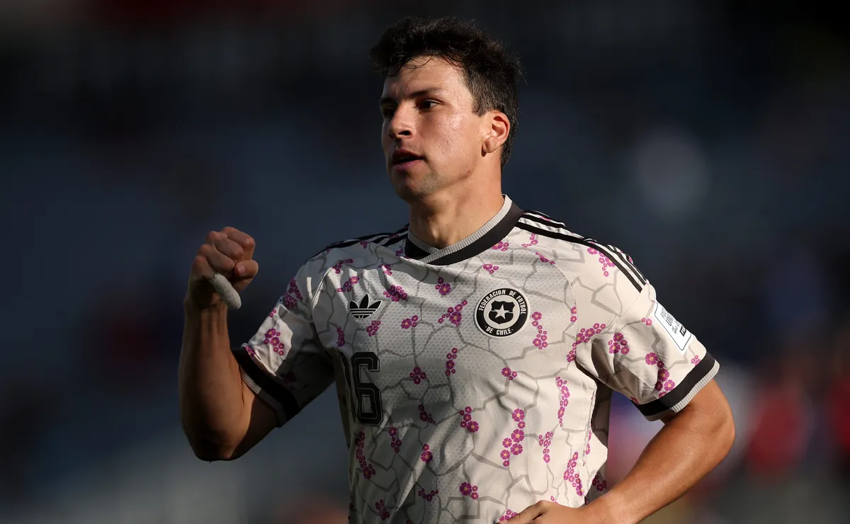 Tapia se destaca com uma assistência na vitória do Chile diante do RD Congo