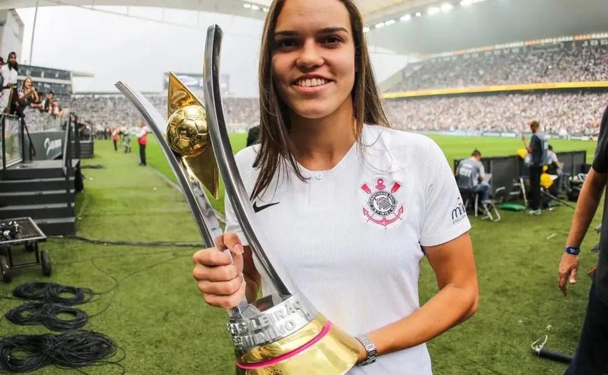 Ana Vitória fala sobre mudança de treinador no Corinthians e evita rótulo de favorito