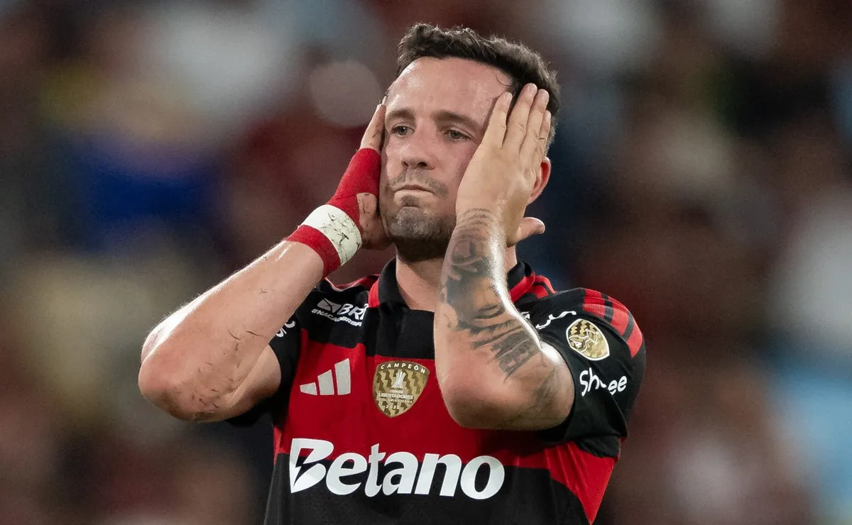 Saúl antecipa férias e volta antes no Flamengo para aprimorar condição física