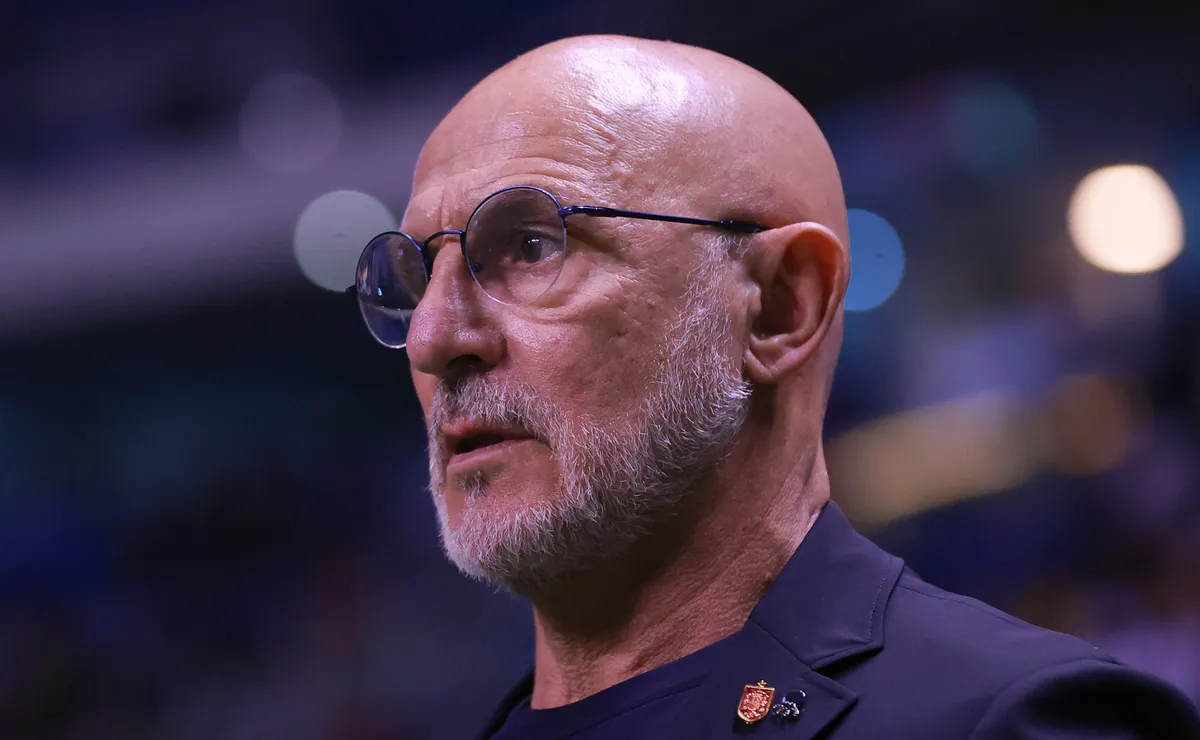 Luis De La Fuente, treinador da Espanha, prega humildade em relação ao favoritismo da seleção