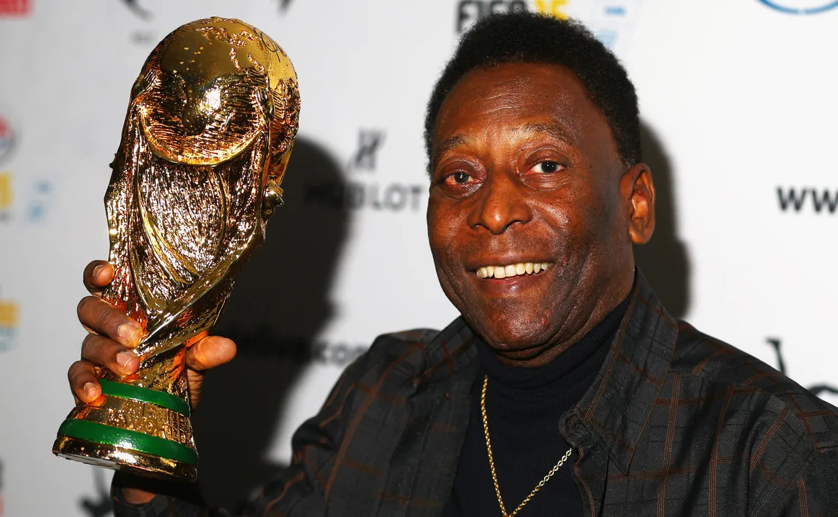 Pelé é homenageado com outdoors na Cidade do México antes da Copa do Mundo de 2026
