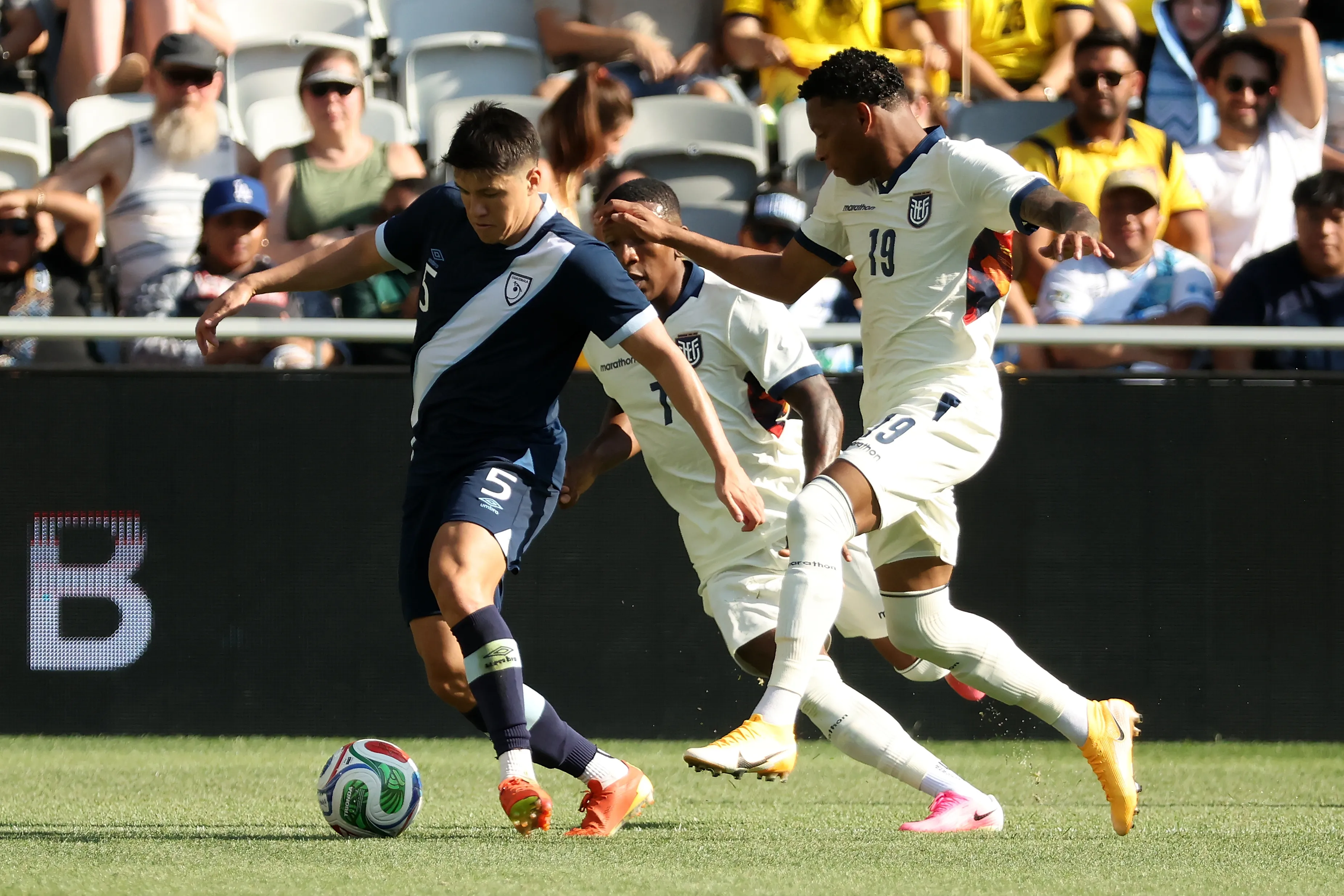 Plata atuando contra a Guatemala. Foto: Kirk Irwin/Getty Images.