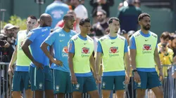 Elenco do Brasil treinando nos EUA