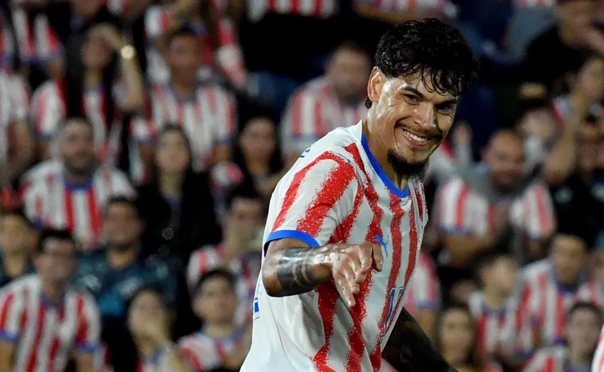 Gustavo Gómez supera estrelas europeias e lidera ranking mundial de minutagem pré-Copa