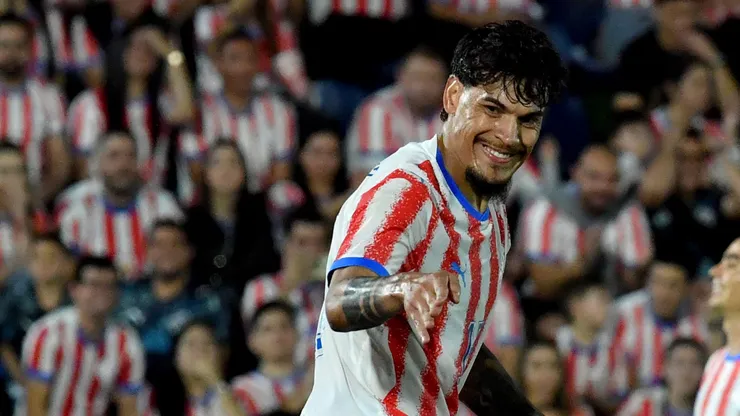 Gustavo Gómez supera estrelas europeias e lidera ranking mundial de minutagem pré-Copa — Foto Christian Alvarenga Getty Images