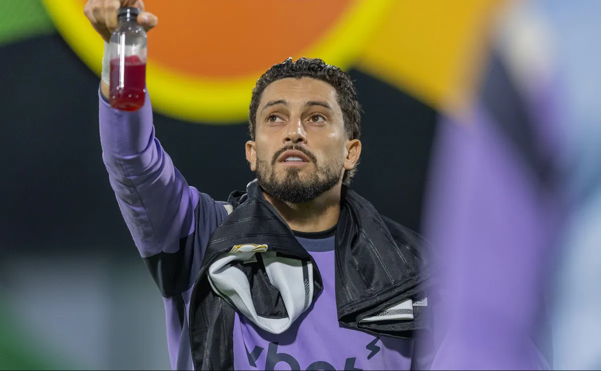 Grêmio observa indefinição de Alex Telles com o Botafogo e pode agir caso lateral fique livre
