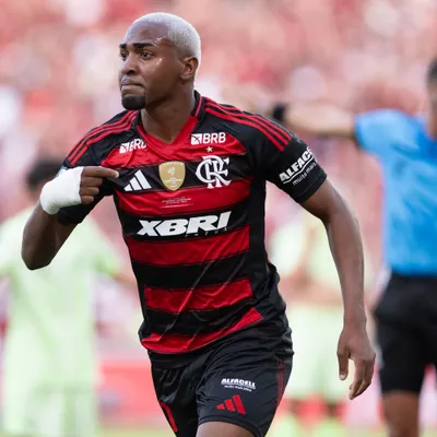 Lorran retorna ao Flamengo e vive indefinição