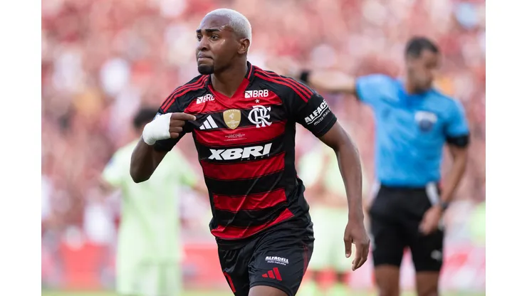 RJ - RIO DE JANEIRO - 23/08/2025 - COPA INTERCONTINENTAL SUB-20 2025, FLAMENGO X BARCELONA - Lorran jogador do Flamengo comemora seu gol durante partida contra o Barcelona no estadio Maracana pelo campeonato COPA INTERCONTINENTAL SUB-20 2025. Foto: Jorge Rodrigues/AGIF