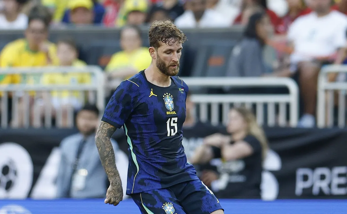 Léo Pereira aparece ao lado de Vini Júnior entre os nomes com mais minutos antes da Copa