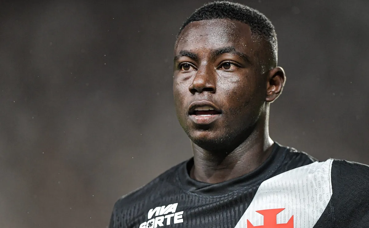 Hinestroza é liberado pelo Vasco para acertar futuro visando segundo semestre