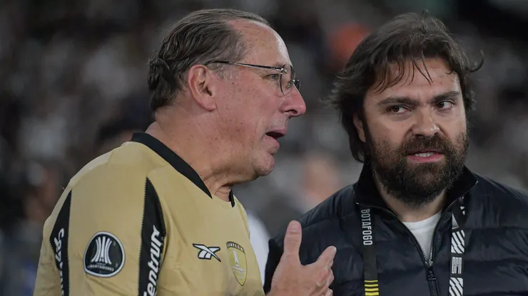 Joao Paulo Magalhaes atual presidente e John Textor CEO do Botafogo durante partida contra o Vasco no estadio Engenhao pelo campeonato Copa Do Brasil 2025.