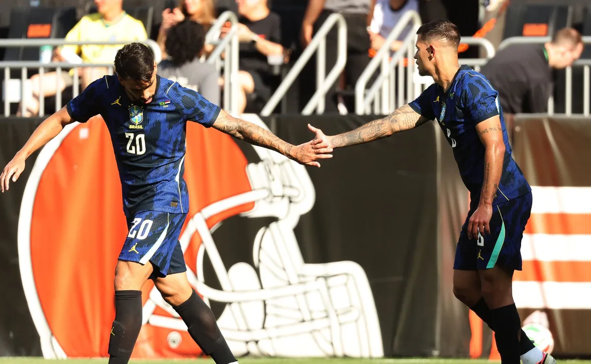 Como chega o meio-campo do Brasil para a estreia na Copa do Mundo