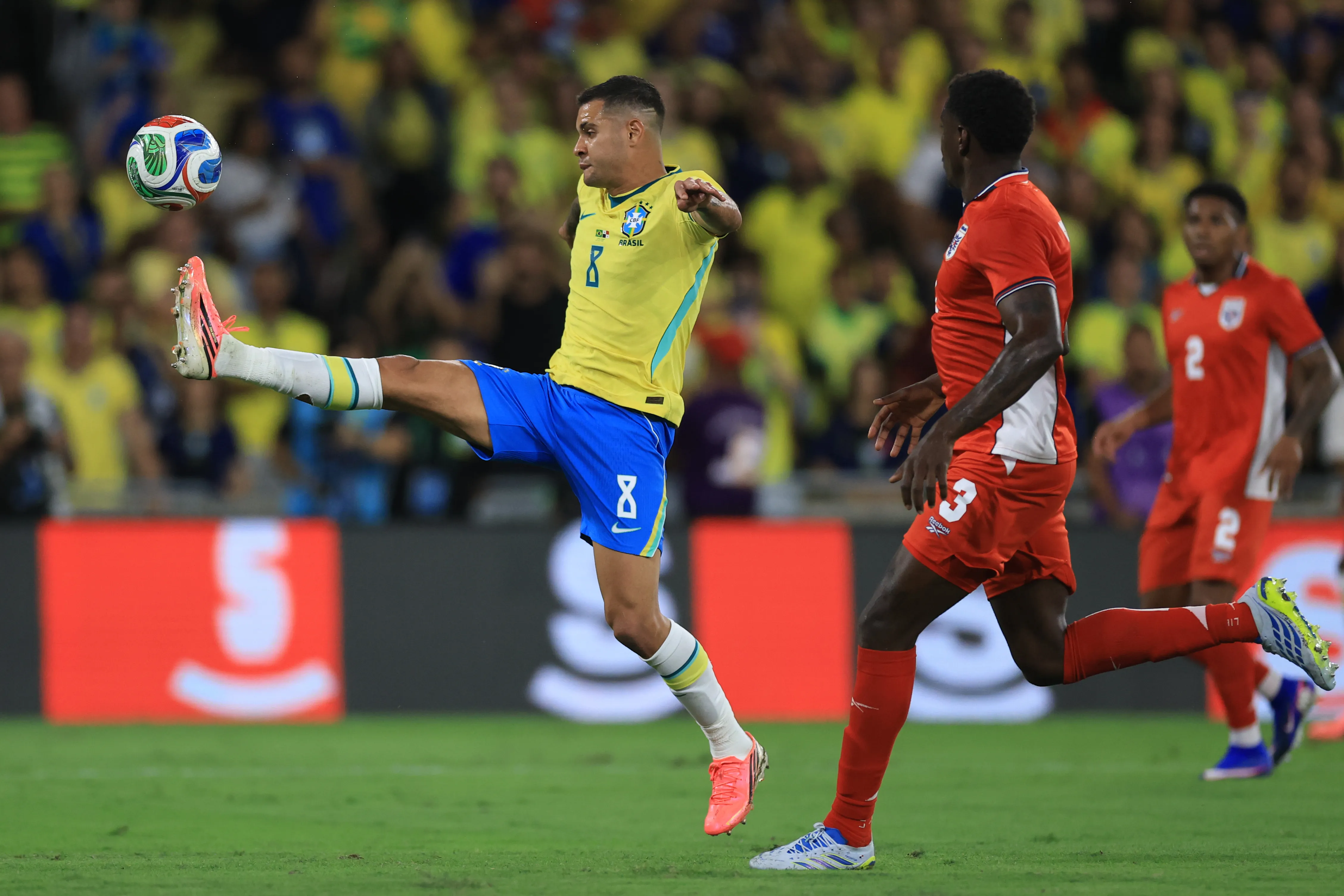 RIO DE JANEIRO, BRAZIL – MAY 31: Bruno Guimarães of Brazil controls the ball during the international friendly match between Brazil and Panama at Maracana Stadium on May 31, 2026 in Rio de Janeiro, Brazil. (Photo by Buda Mendes/Getty Images)