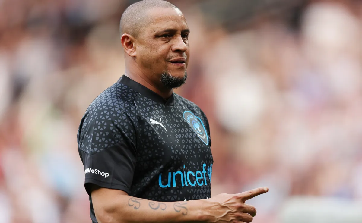 Roberto Carlos rasga elogios a Messi e projeta camisa 10 na próxima Copa do Mundo