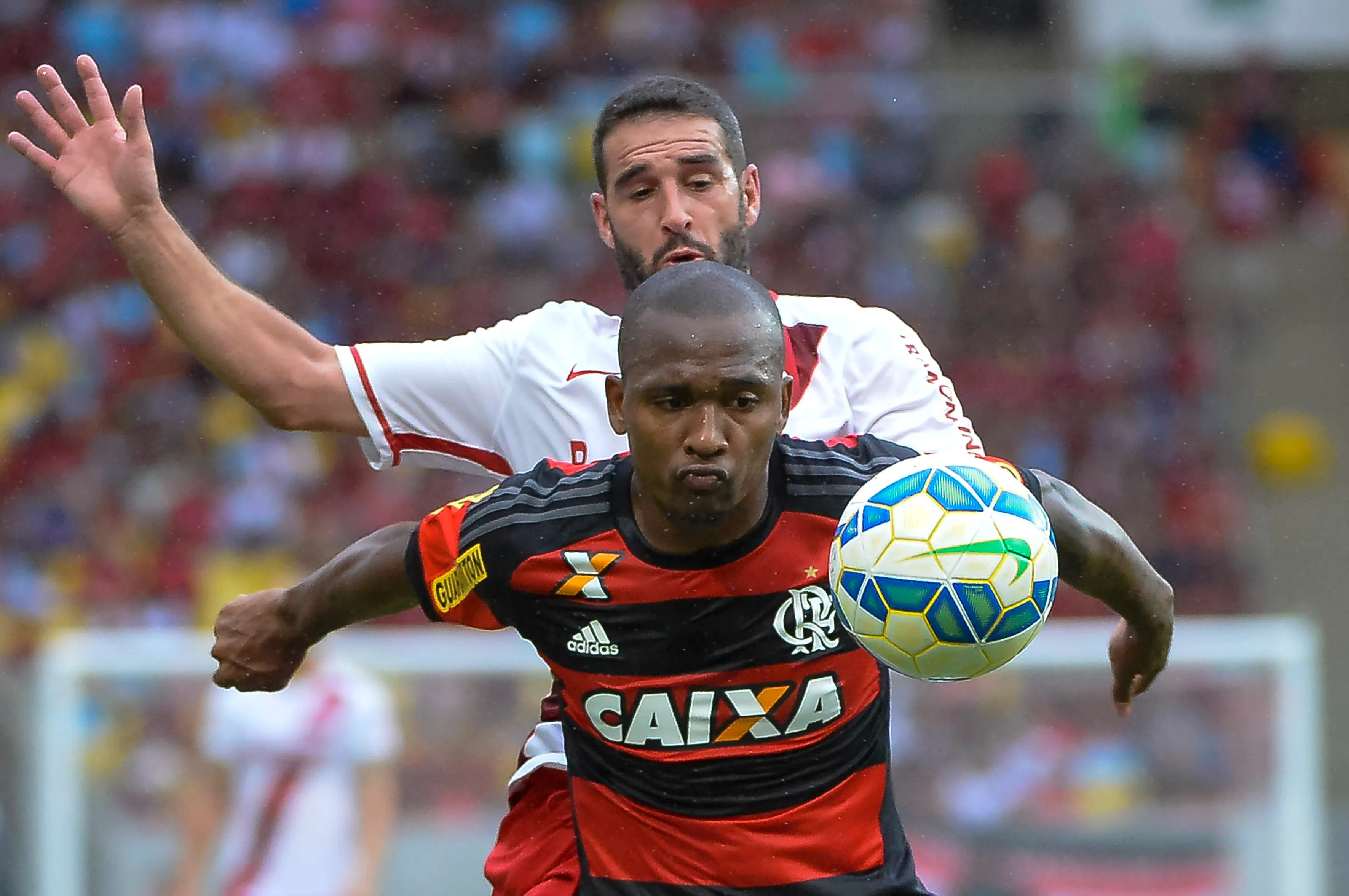 Samir é um zagueiro canhoto revelado nas categorias de base do Flamengo – Foto: Fernando Soutello/AGIF
