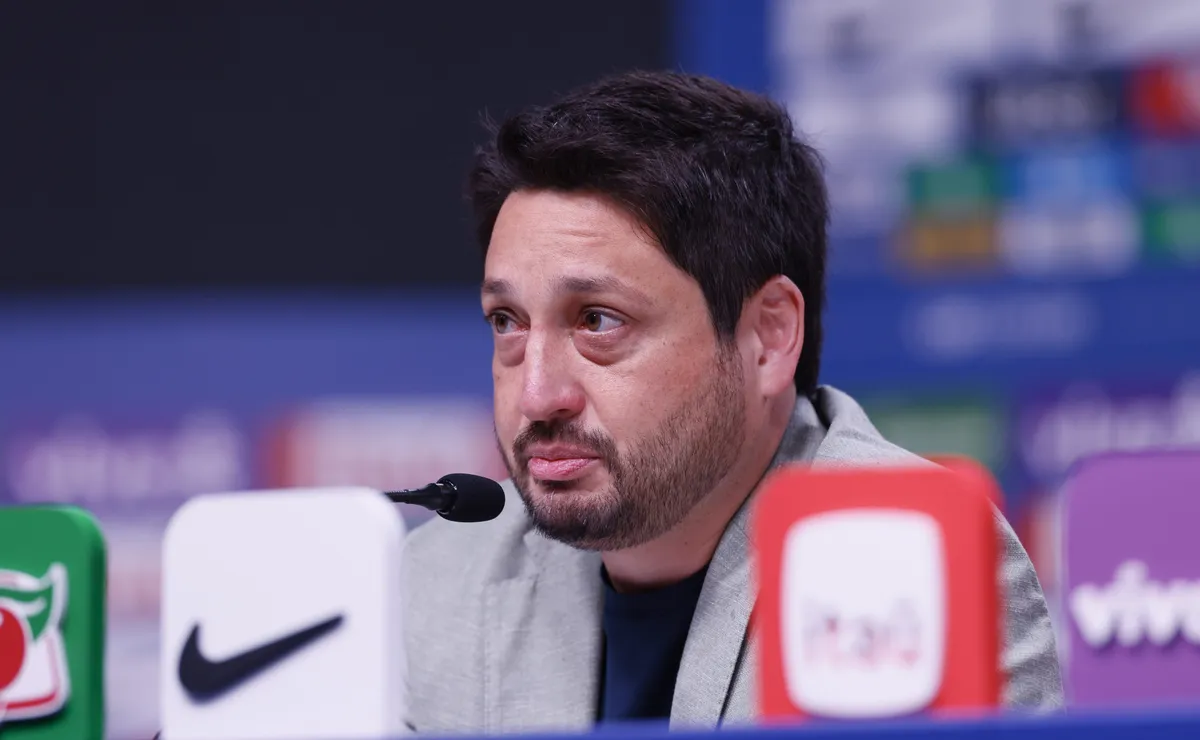 Arthur Elias dispara contra arbitragem após derrota do Brasil: “Reflexo de xenofobia”