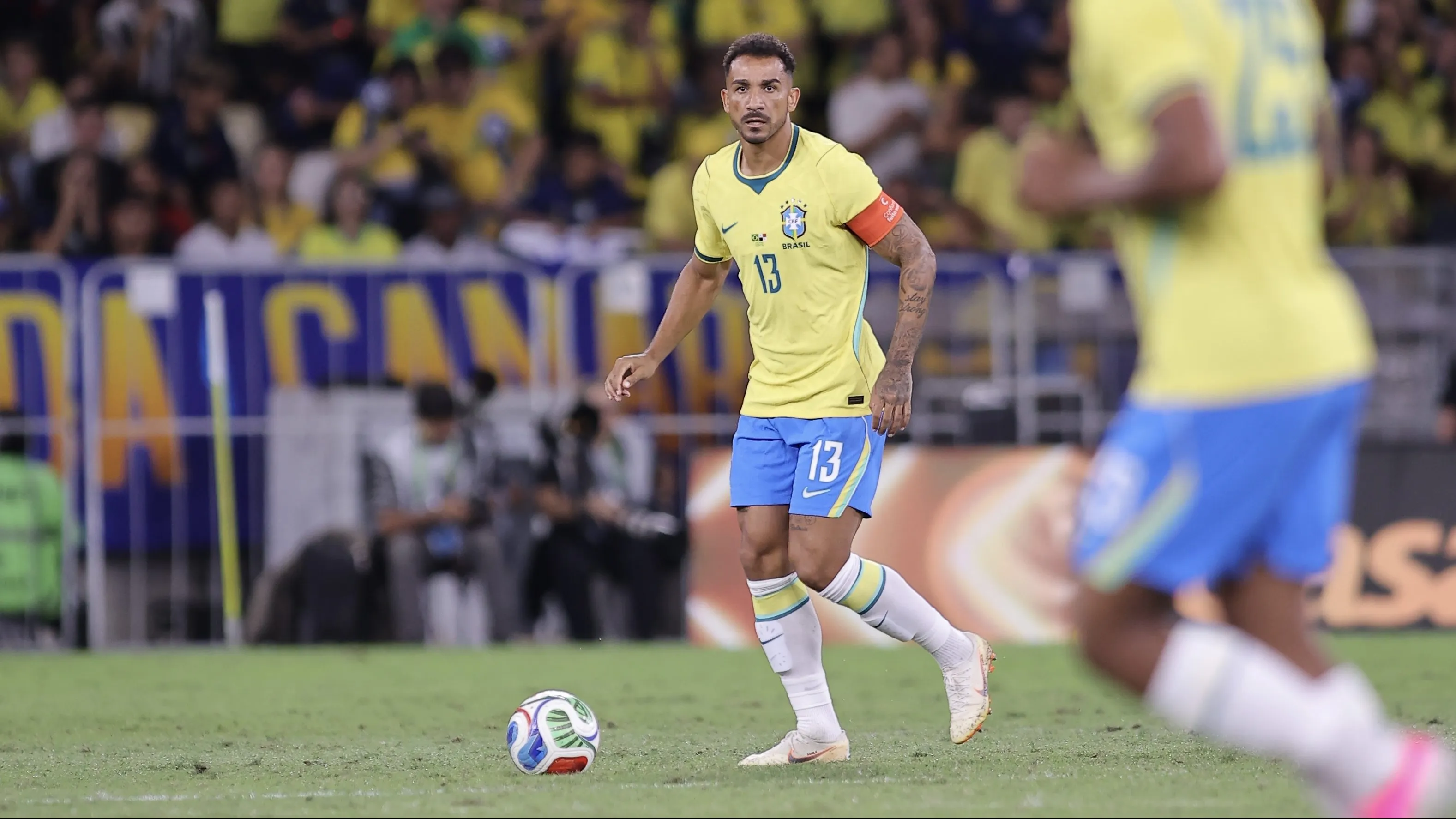 Danilo não vive um bom momento - Foto: Baggio Rodrigues/AGIF.