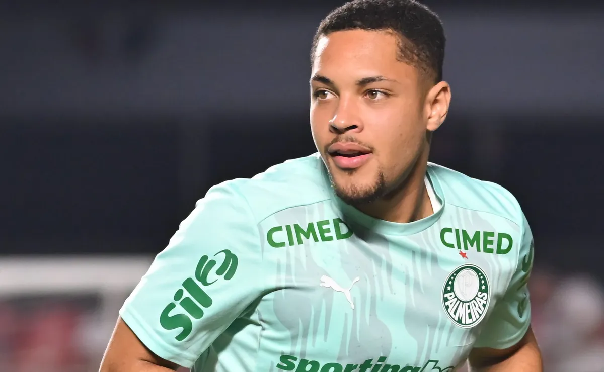 Vitor Roque avança em recuperação e Palmeiras projeta retorno do atacante