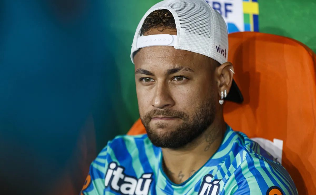 Vampeta faz críticas ao tratamento especial feito a Neymar na Seleção Brasileira: “Não existe isso”