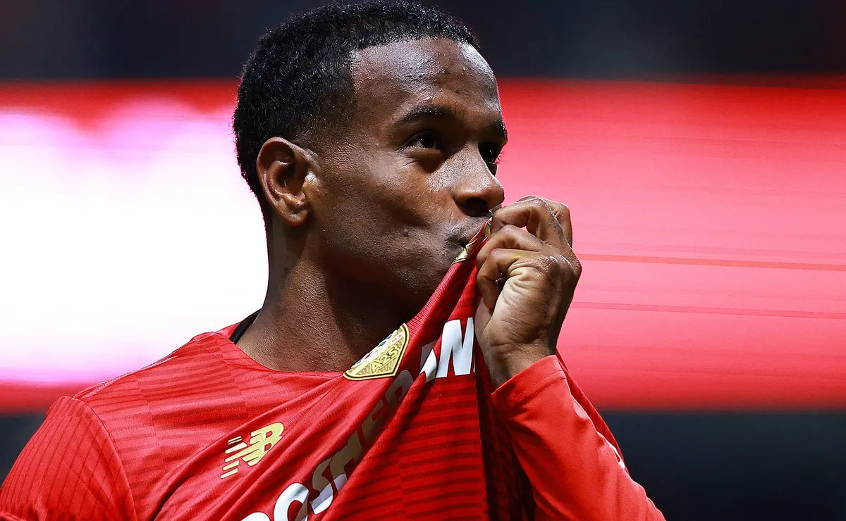 Fluminense já tem conversas com Helinho e pode enviar uma oferta em breve