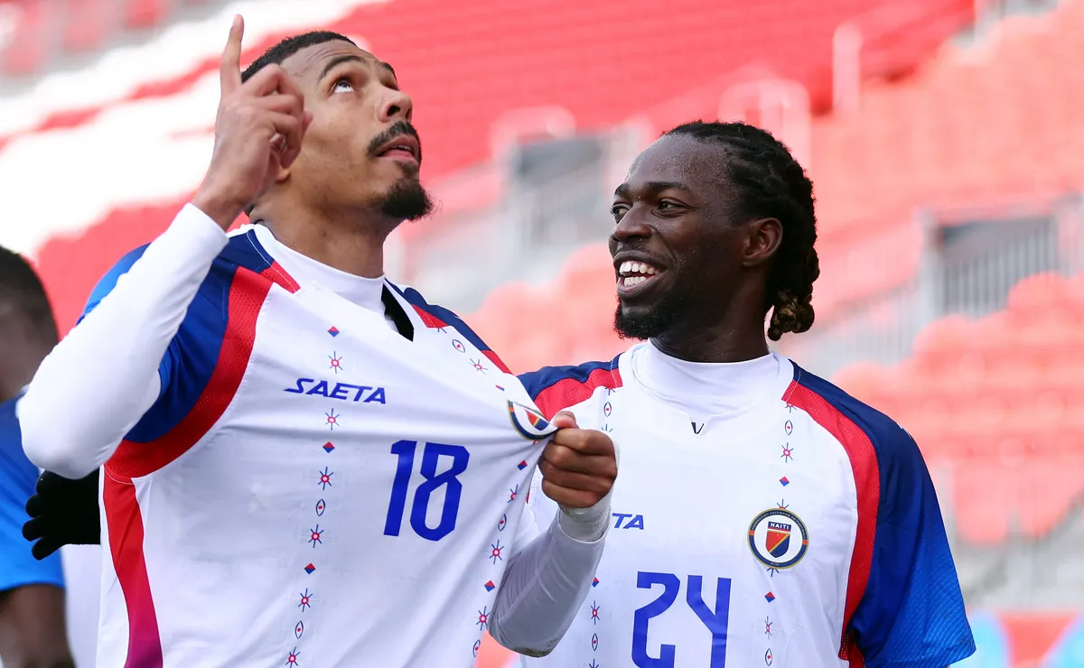 FIFA veta camisa do Haiti, rival do Brasil na Copa, e exige mudança por motivos políticos; entenda