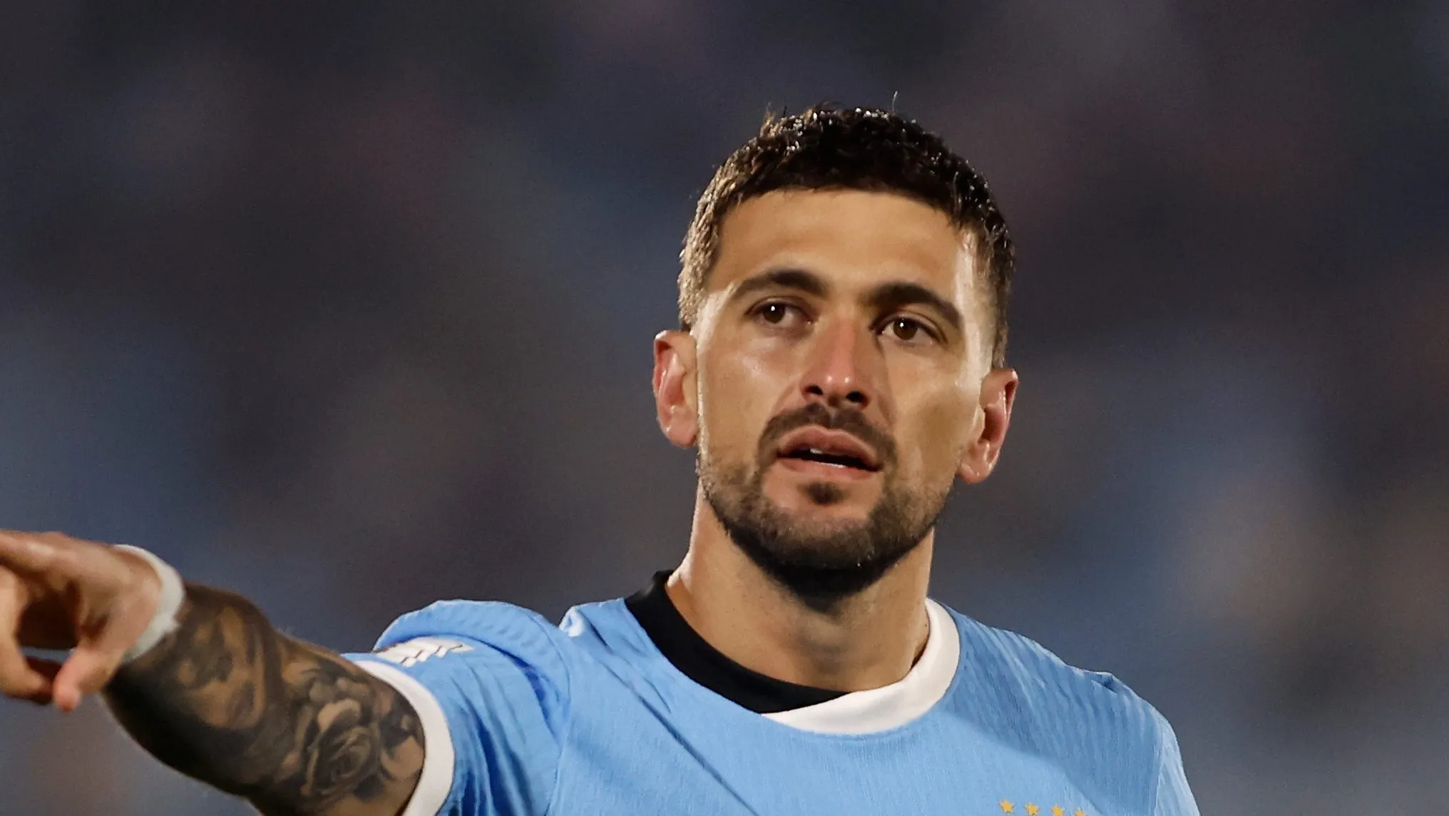 Foto: Ernesto Ryan/Getty Images – Arrascaeta em ação em jogo da seleção uruguaia.