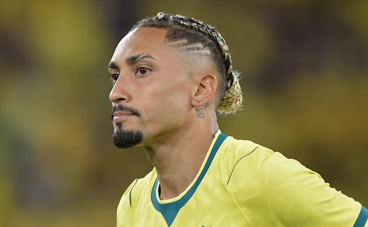 Raphinha agradece confiança de Ancelotti em seu trabalho e afirma se ‘doar’ pela Seleção