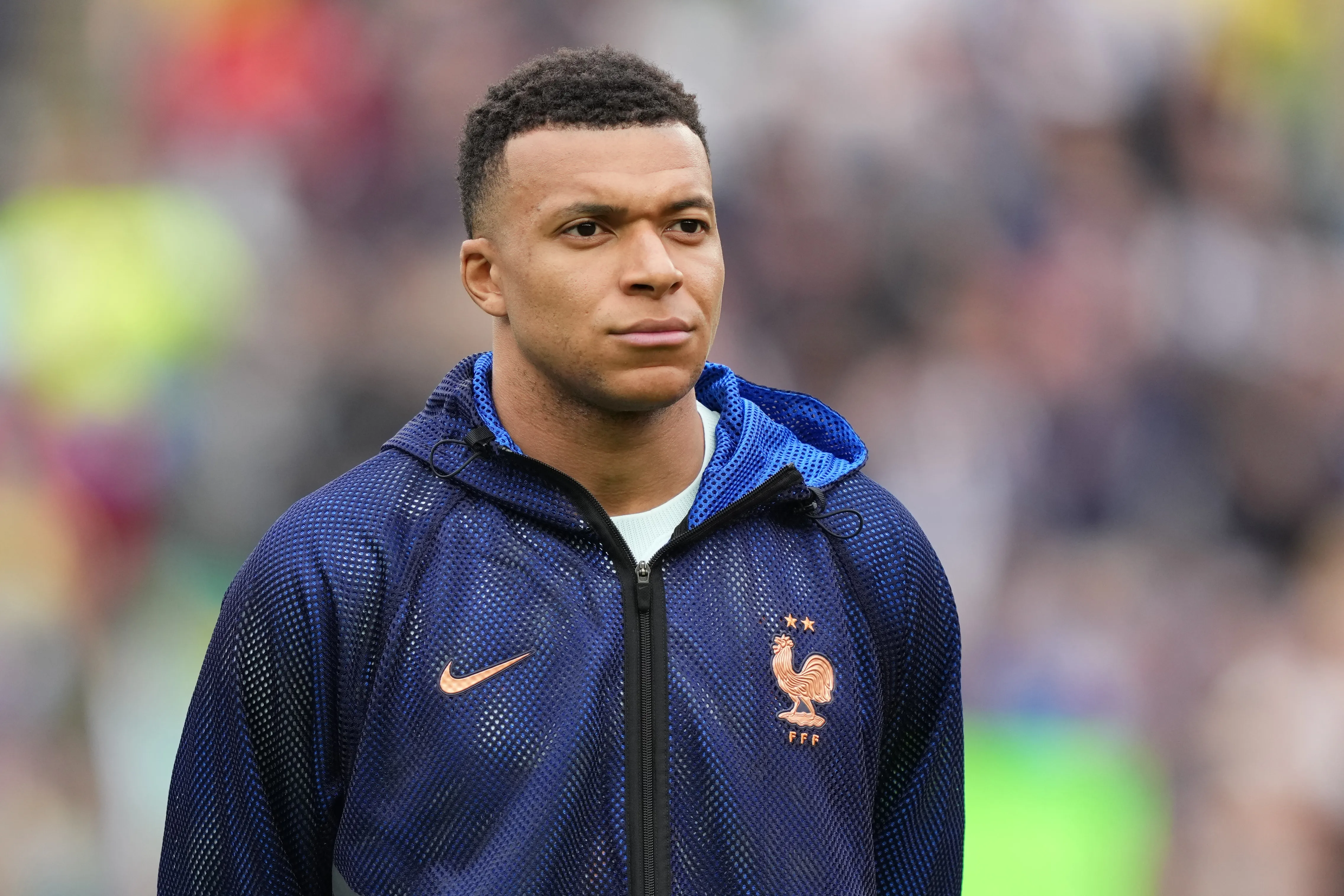 Em 2026, Mbappé chega à Copa do Mundo como o grande astro da França, mas polêmicas têm conturbado o ambiente na delegação – Foto: Michael Owens/Getty Images