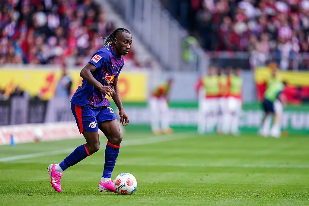 Yan Diomandé durante partida pelo RB Leipzig. Foto: Daniela Porcelli/Getty Images