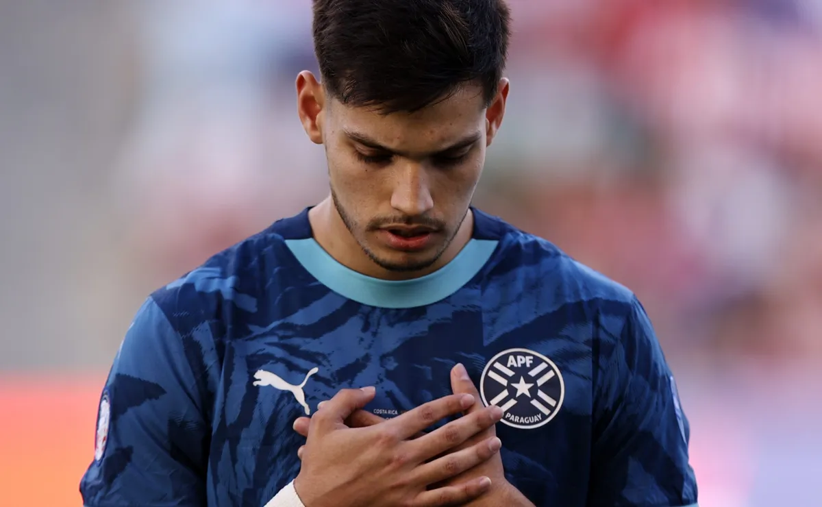 Bobadilla treina sem restrições no Paraguai e não preocupa para a Copa do Mundo